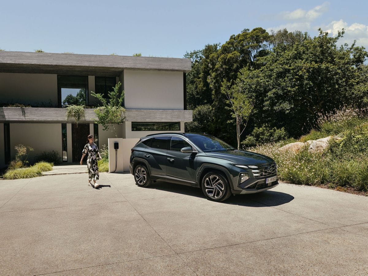Hyundai_Tucson_PHEV_2024_Exterior_01a_KV_Talent-4x3.jpeg