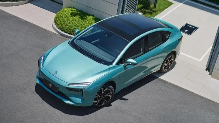Prepárate para conocer al Yooudooo 4 el sedan eléctrico que nadie esperaba